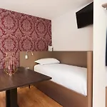Le Petit Duquesne Otel