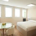 Le Petit Duquesne Otel *