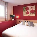 Otel Le Petit Duquesne