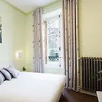 Otel Le Petit Duquesne *