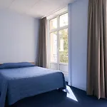 Otel Le Petit Duquesne