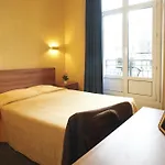 Otel Le Petit Duquesne *