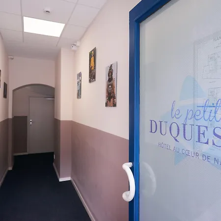 Szálloda Le Petit Duquesne *