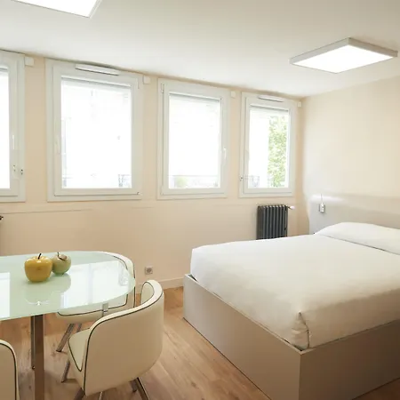 Le Petit Duquesne Hotell *