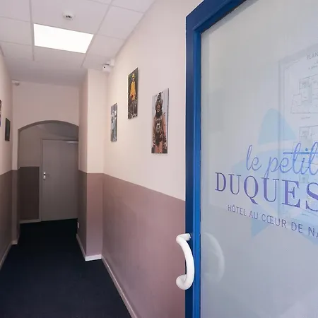 Le Petit Duquesne Hotel *