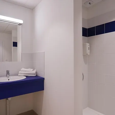 ル プチ デュケンヌ ホテル *