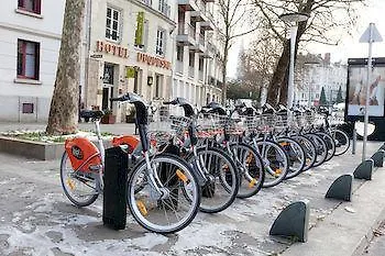 佩提杜肯酒店 *