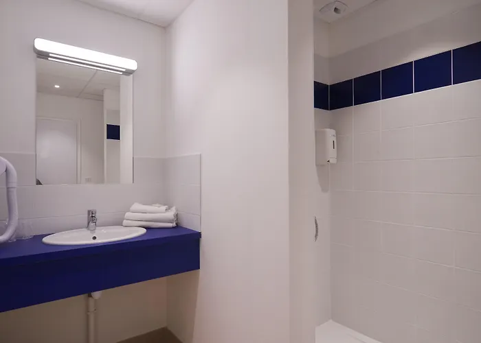 Le Petit Duquesne Hotel *